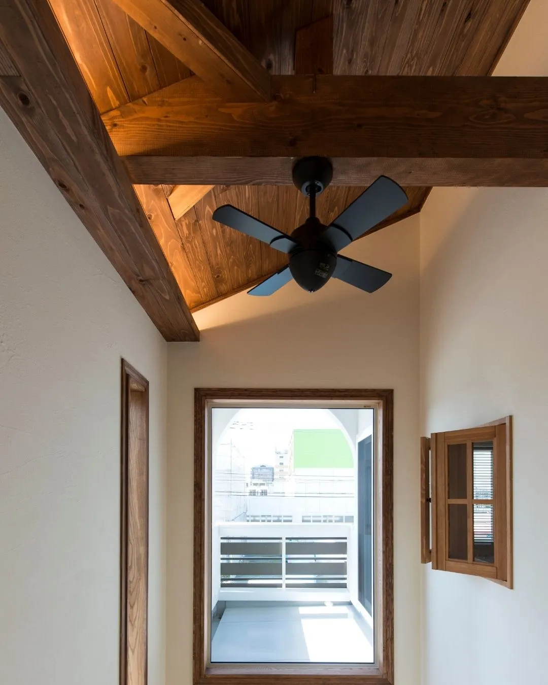 ☁️ 空とつながるような、ひらけた天井。