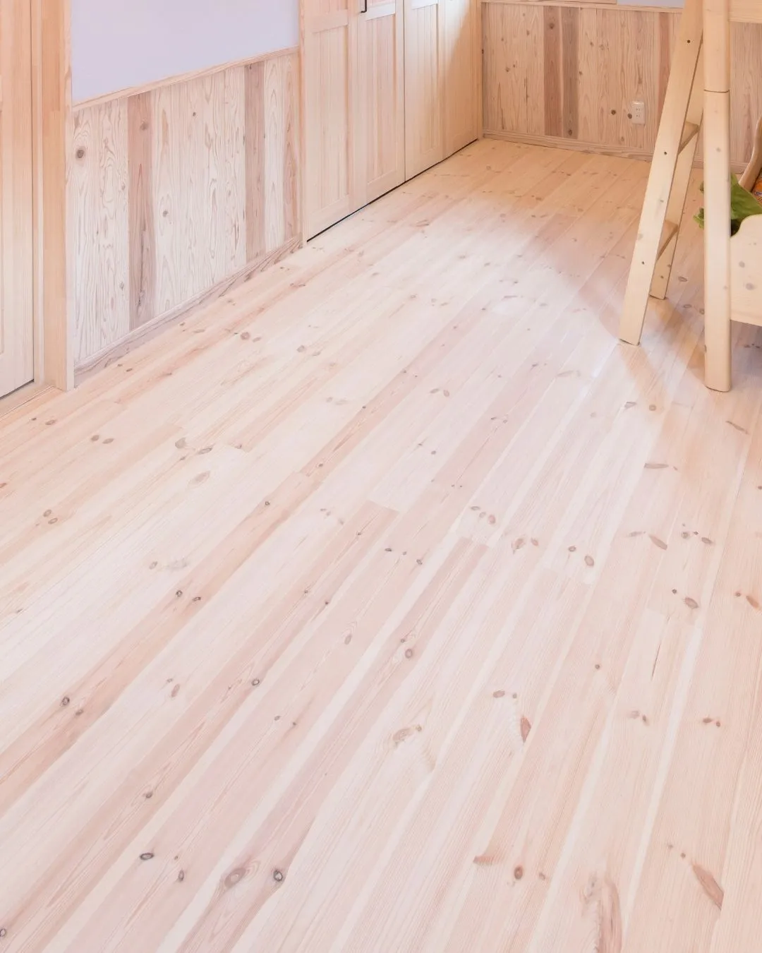 🪵 素足がよろこぶ、やさしい床。