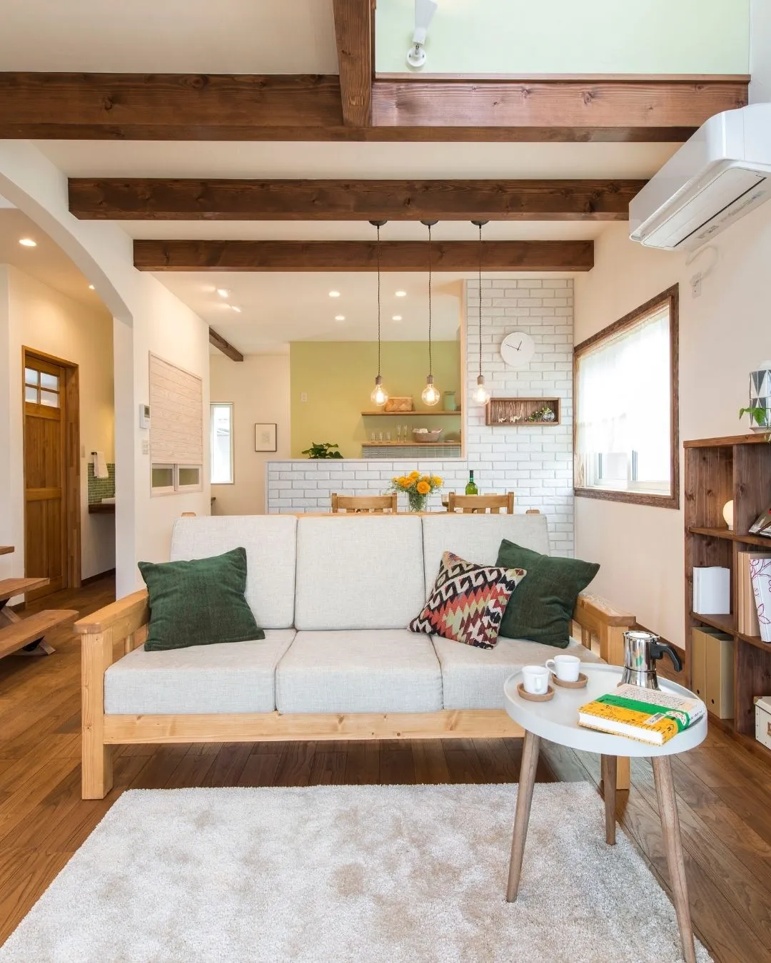 🛋️ くつろぎも、デザインも、どちらも叶えるリビング。